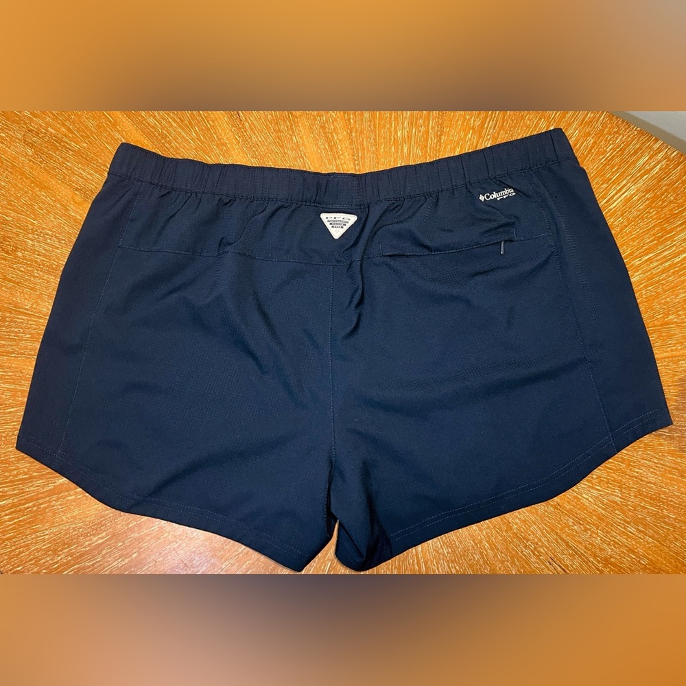 Columbia PFG Women’s Shorts - Picture 2 of 6